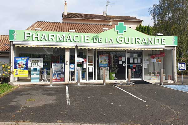 Pharmacie-de-la-Guirande-Exterieur